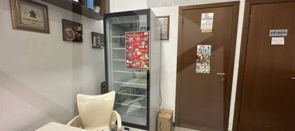 3 rooms Commercial property in Rome, Italy No. 20483 14