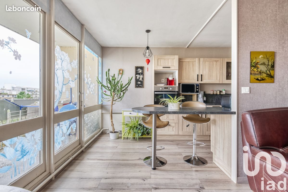 2 bedrooms Apartment in Angers, France No. 109646