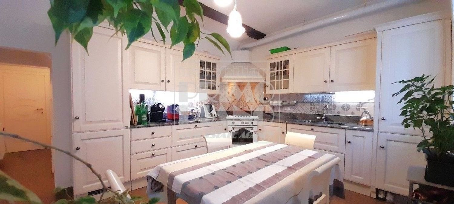 5 rooms Apartment in Lucca, Italy No. 16734