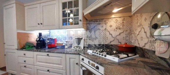 5 rooms Apartment in Lucca, Italy No. 16734 16