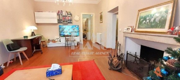 5 rooms Apartment in Lucca, Italy No. 16734 2