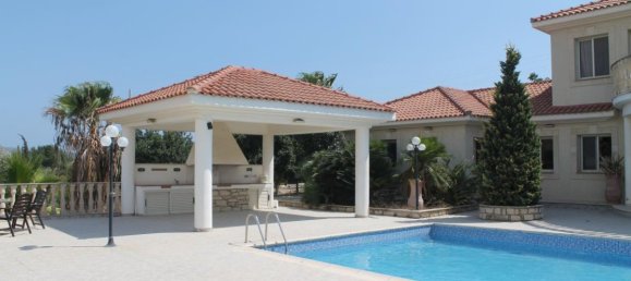 5 bedrooms Villa in Limassol, Cyprus No. 12603 2