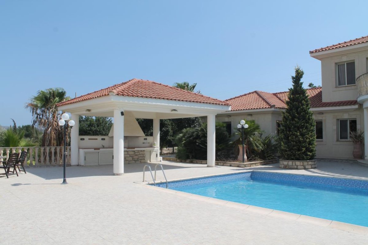 5 bedrooms Villa in Limassol, Cyprus No. 12603