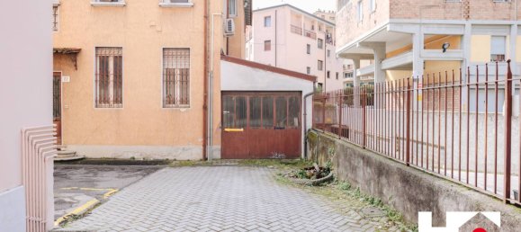 3 bedrooms Villa in Brescia, Italy No. 292780 14