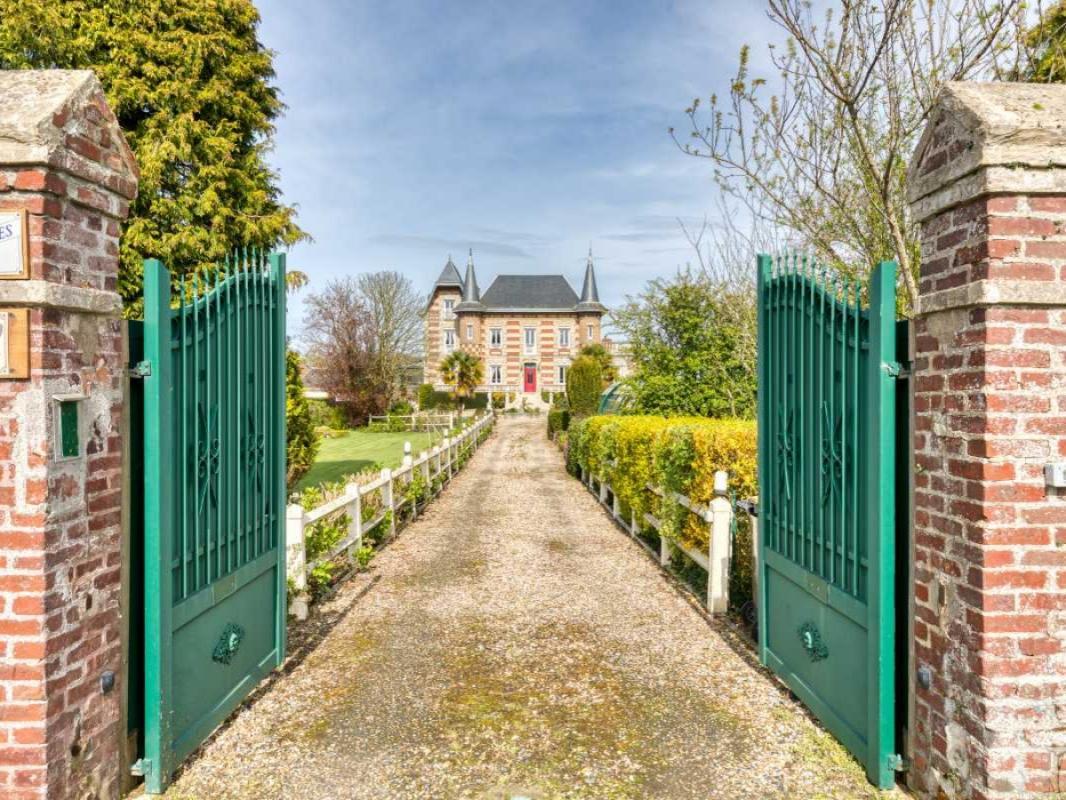 Замки и поместья с 7 спальнями в Эпувиль, Франция № 205314