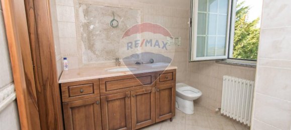 8-salle Villa à Città Sant'Angelo, Italy No. 68097 55