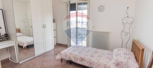 8-salle Villa à Città Sant'Angelo, Italy No. 68097 68