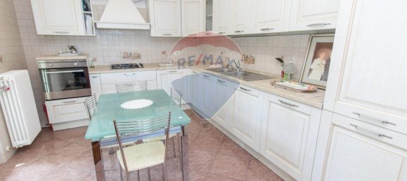 8-salle Villa à Città Sant'Angelo, Italy No. 68097 18