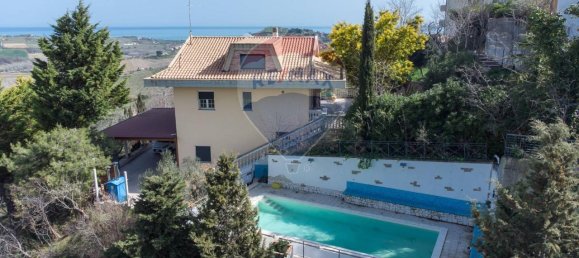 8-salle Villa à Città Sant'Angelo, Italy No. 68097 27