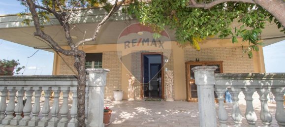 8-salle Villa à Città Sant'Angelo, Italy No. 68097 32