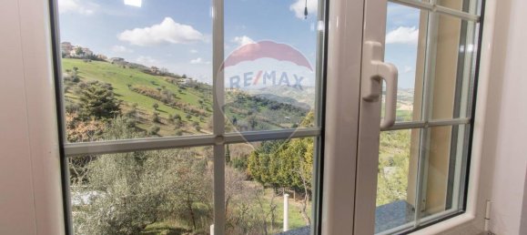 8-salle Villa à Città Sant'Angelo, Italy No. 68097 65