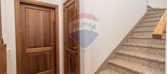 8-salle Villa à Città Sant'Angelo, Italy No. 68097 78