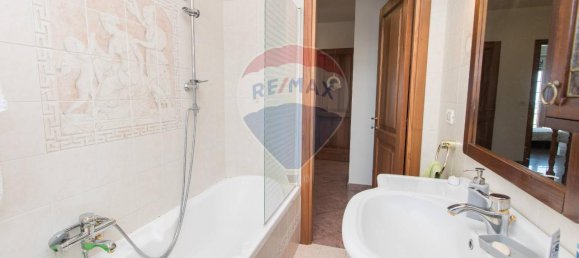 8-salle Villa à Città Sant'Angelo, Italy No. 68097 59