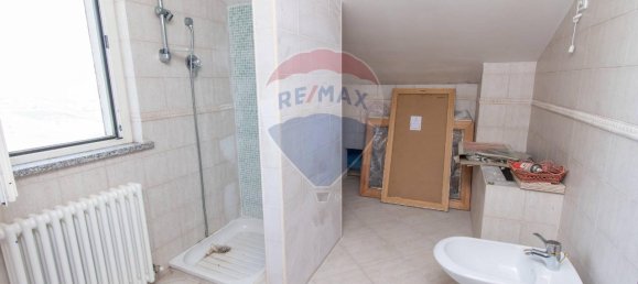 8-salle Villa à Città Sant'Angelo, Italy No. 68097 57