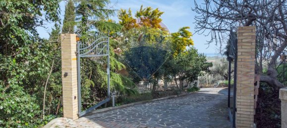 8-salle Villa à Città Sant'Angelo, Italy No. 68097 22