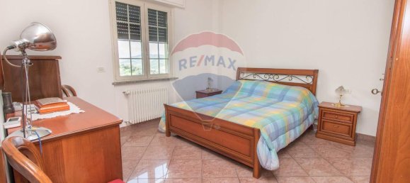 8-salle Villa à Città Sant'Angelo, Italy No. 68097 61