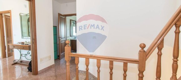 8-salle Villa à Città Sant'Angelo, Italy No. 68097 72