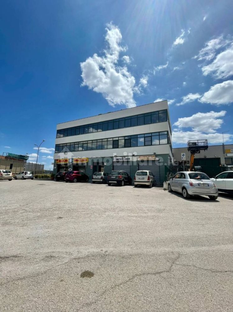 4 rooms Commercial property in Foggia, Italy No. 164728