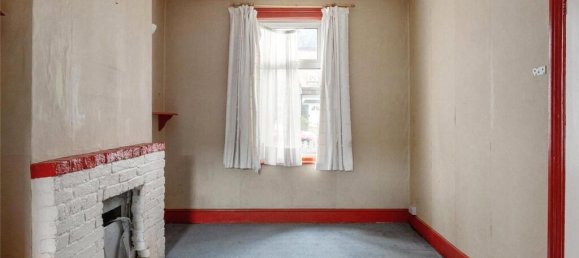 2 bedrooms House in London, United Kingdom No. 3588 2