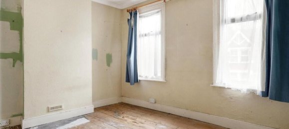 2 bedrooms House in London, United Kingdom No. 3588 8