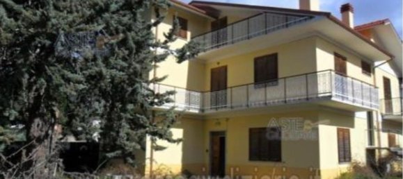 6 rooms Apartment in Pizzoli, Italy No. 35450 6