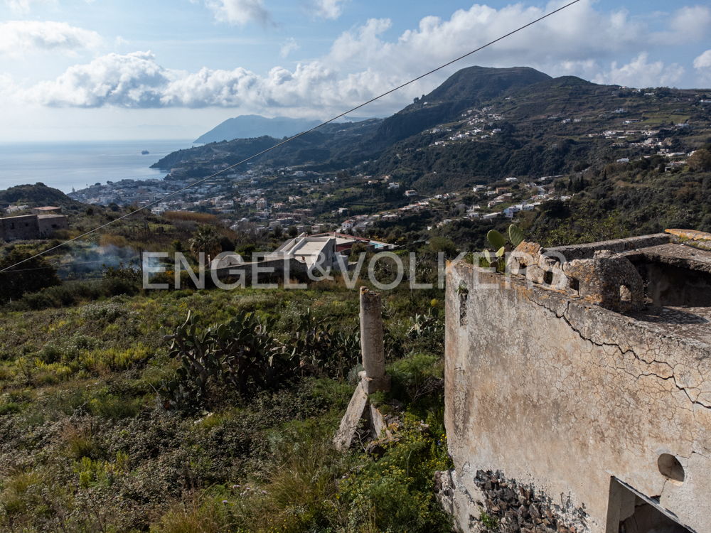 Land in Lipari, Italy No. 107268