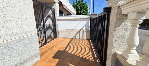 5 bedrooms House in L'Hospitalet de Llobregat, Spain No. 166343 4