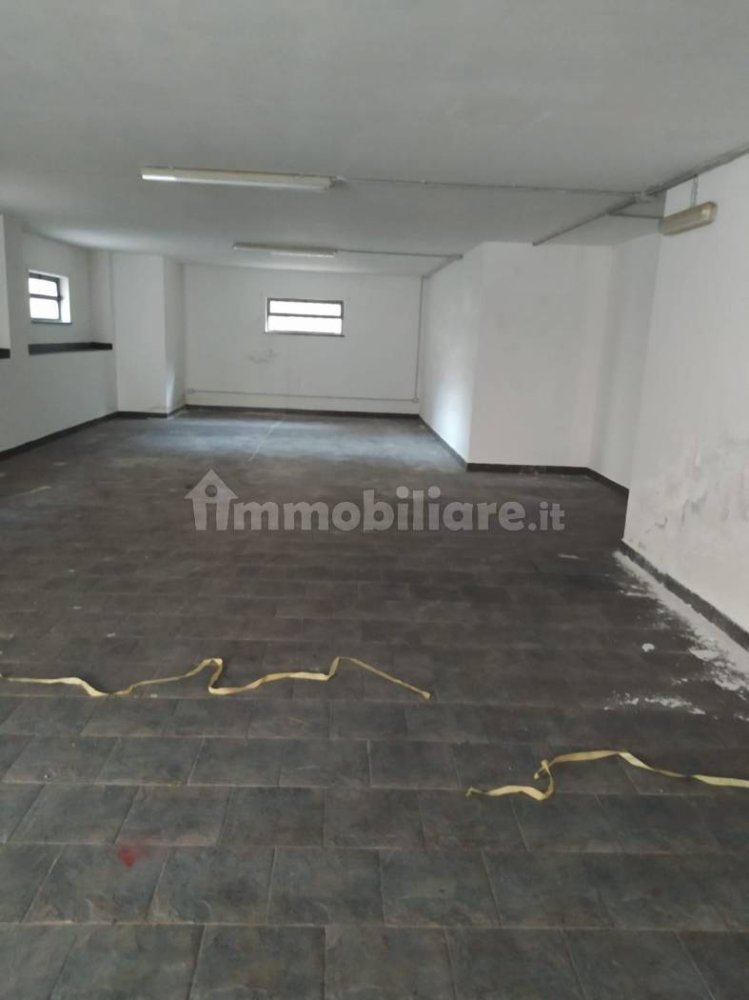 Almacén en Baronissi, Italy 100 m² No. 73736