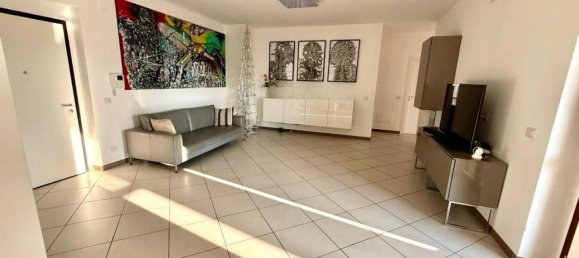 5 rooms Apartment in Benevento, Italy No. 31780 4