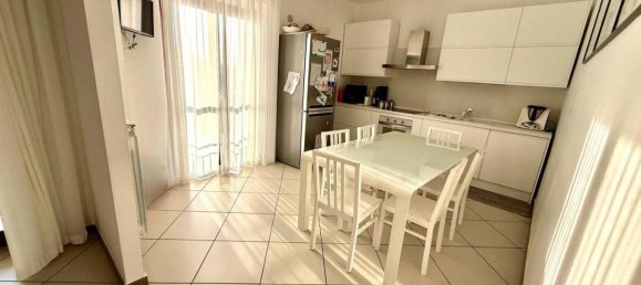 5 rooms Apartment in Benevento, Italy No. 31780 5