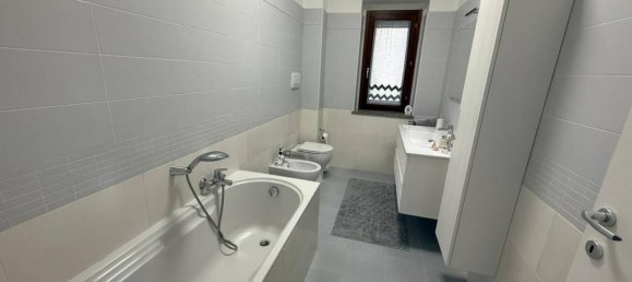 5 rooms Apartment in Benevento, Italy No. 31780 7