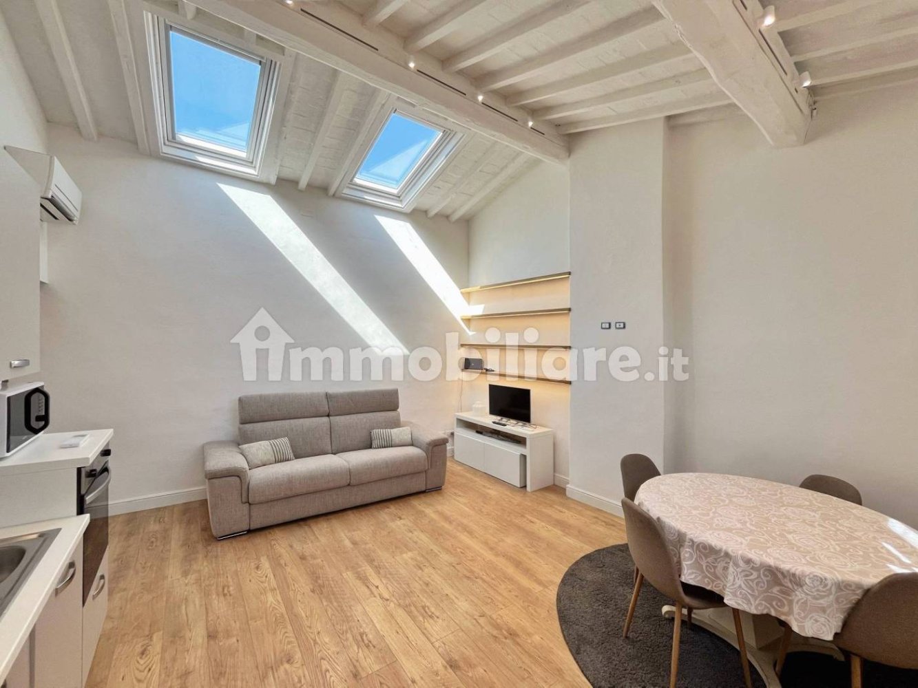 2 bedrooms Apartment in Florence, Italy No. 331171