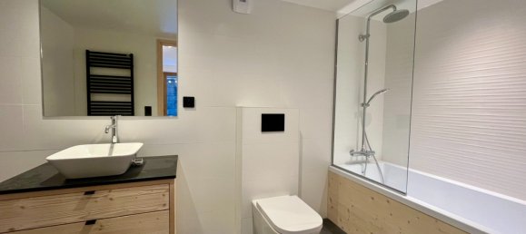 2 bedrooms Apartment in Les Belleville, France No. 960 6