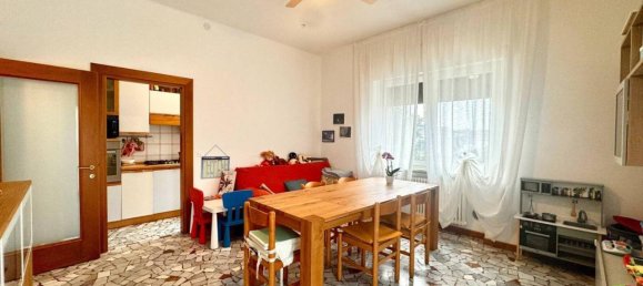 3 rooms Apartment in Vicenza, Italy No. 35927 3