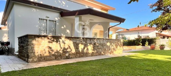 4 bedrooms Villa in Forte dei Marmi, Italy No. 147166 3