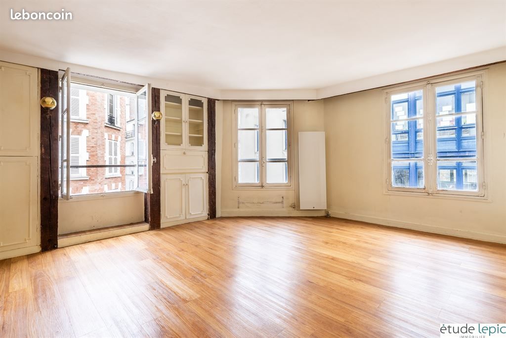 Studio in Paris, France No. 128537