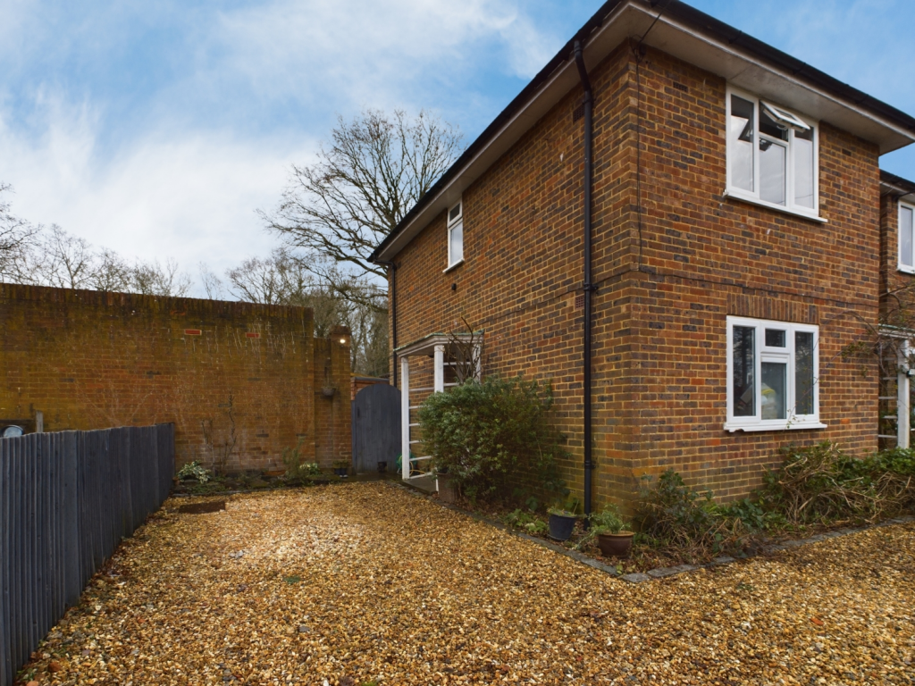 2 bedrooms Maisonette in Cobham, United Kingdom No. 13811