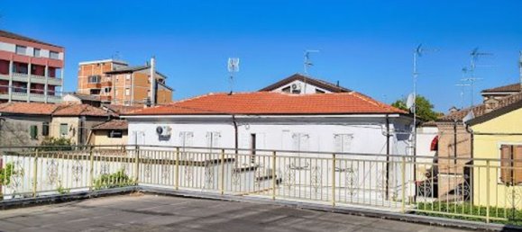 5 bedrooms Apartment in Ferrara, Italy No. 380736 12