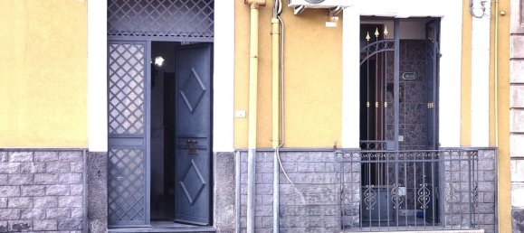 2 bedrooms Apartment in Catania, Italy No. 349408 3