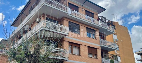 2 bedrooms Apartment in Rome, Italy No. 192390 2