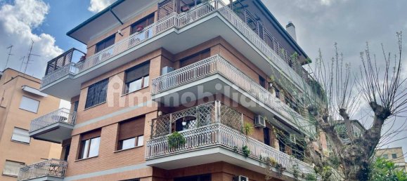 2 bedrooms Apartment in Rome, Italy No. 192390 27