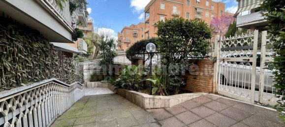 2 bedrooms Apartment in Rome, Italy No. 192390 3