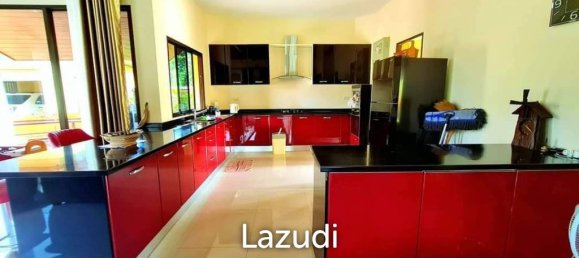 6 bedrooms Commercial property in Sattahip, Thailand No. 17149 8