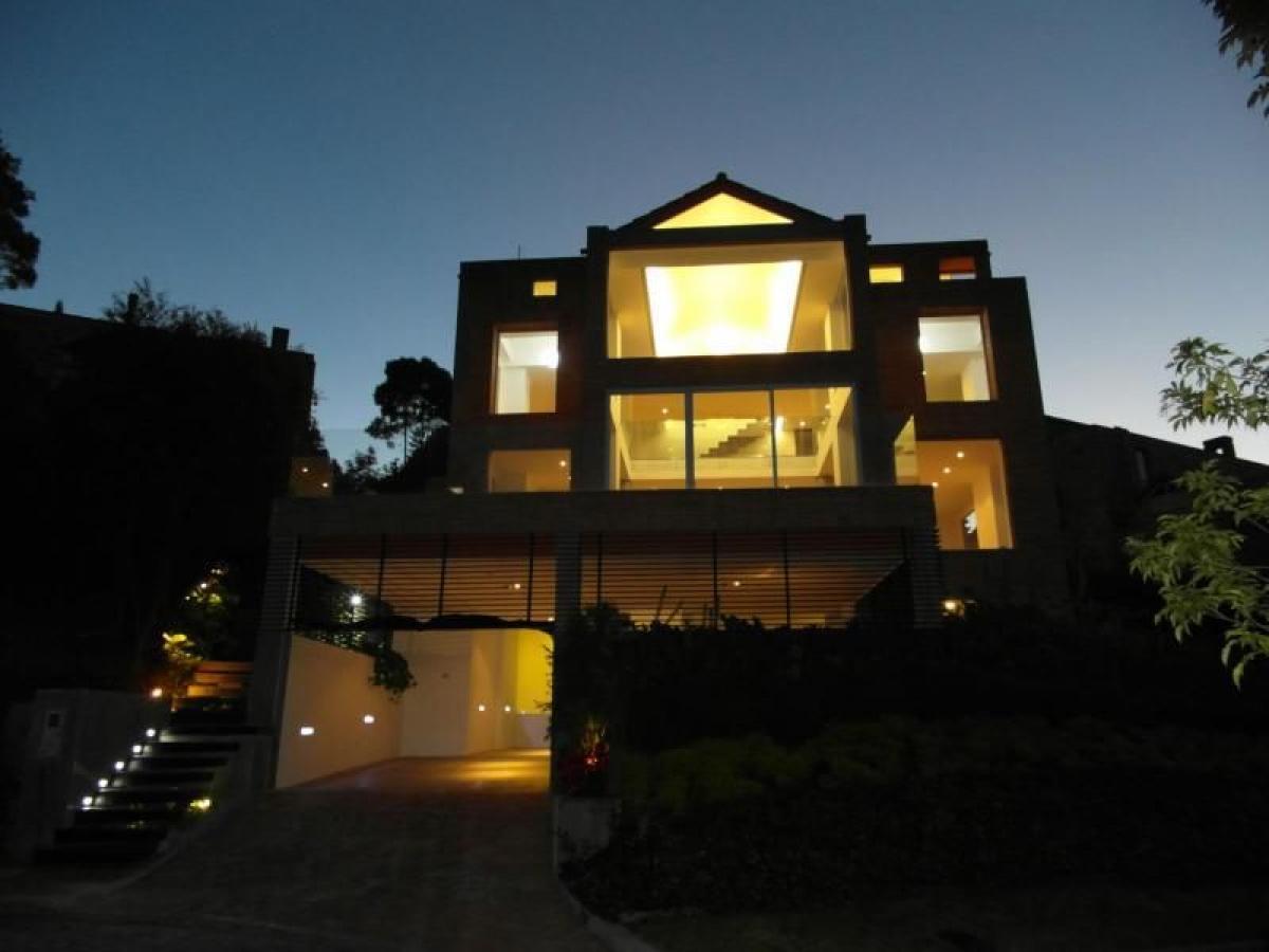 Casa de 4 dormitorios en Bogotá, Colombia No. 10628