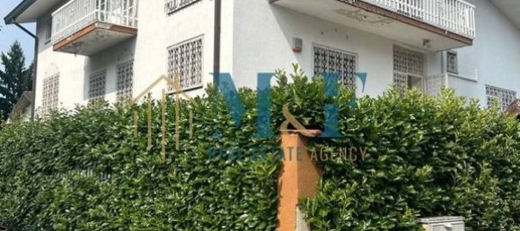 5 bedrooms Villa in Segrate, Italy No. 332120 3