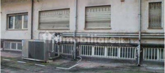5 rooms Commercial property in Turin, Italy No. 81109 2