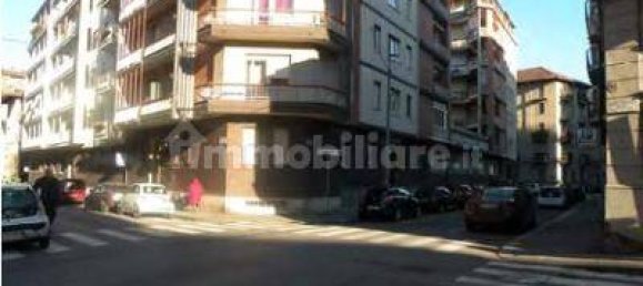 5 rooms Commercial property in Turin, Italy No. 81109 3