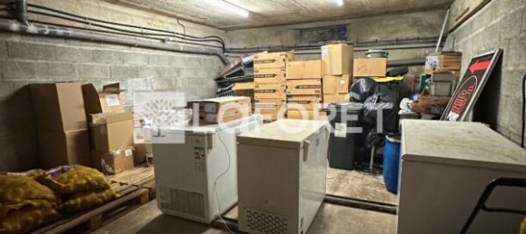 1 bedroom Commercial property in Corbeil-Essonnes, France No. 171747 6