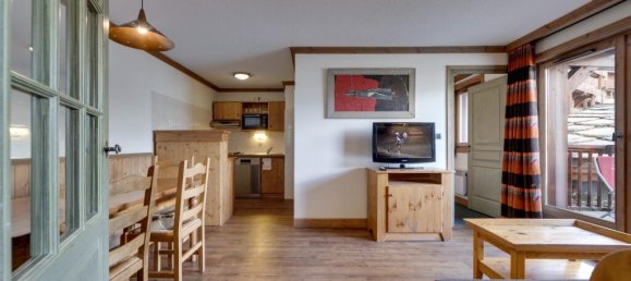 Apartamento de 2 dormitorios en Tignes, France No. 285034 2