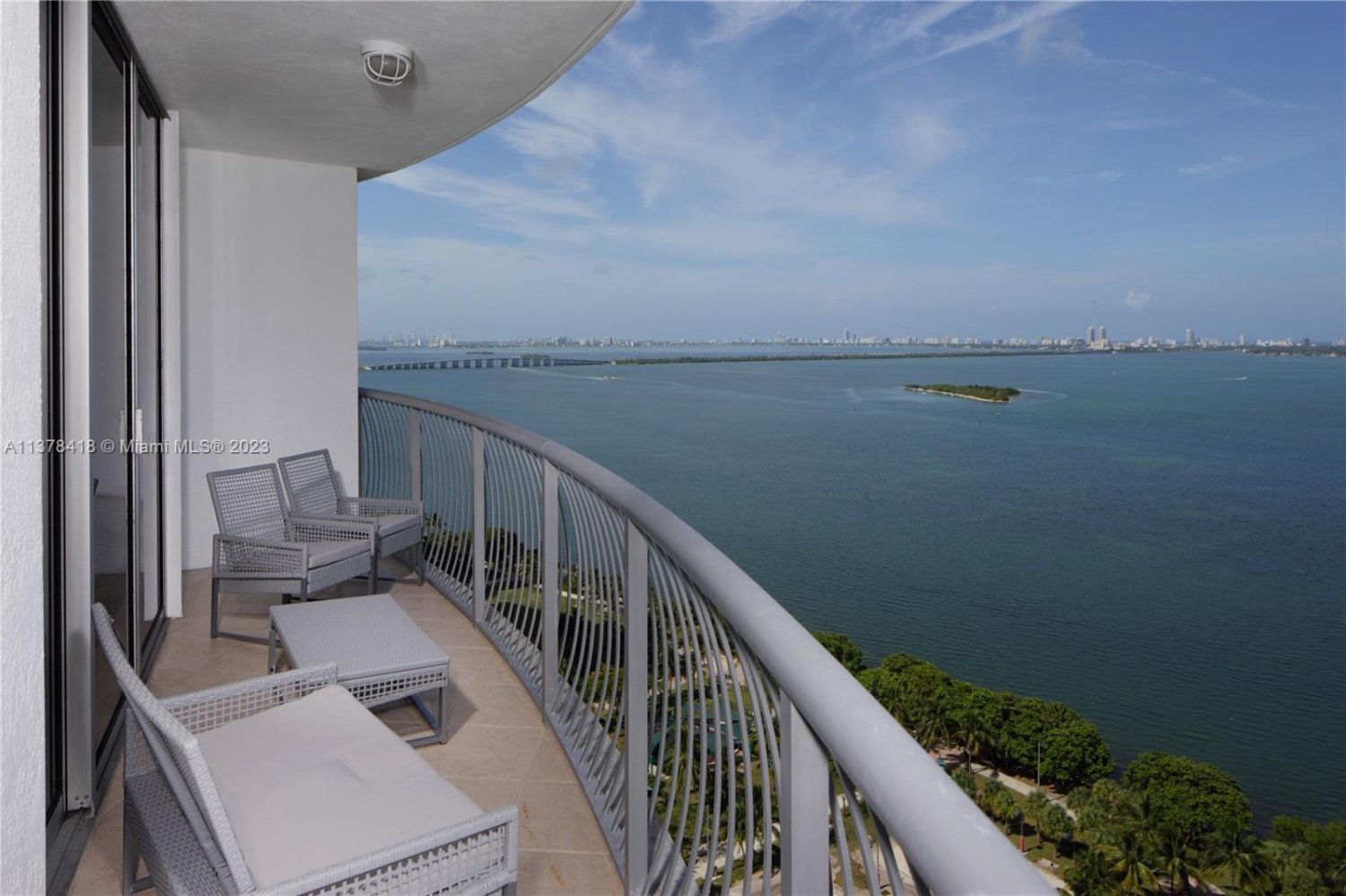 2 bedrooms Commercial property for rent in Miami, Miami-Dade, Florida, USA № 614643